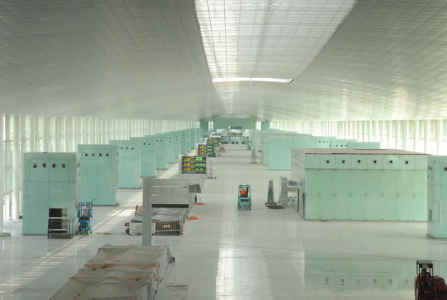 Fotografía del interior del dique central de la nueva terminal T1 del aeropuerto del Prat (Octubre 2008)
